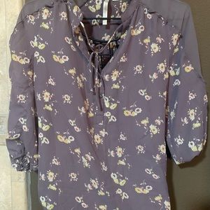 Set Lauren Conrad  sz 6 slacks and Sm blouse like a lavender in color